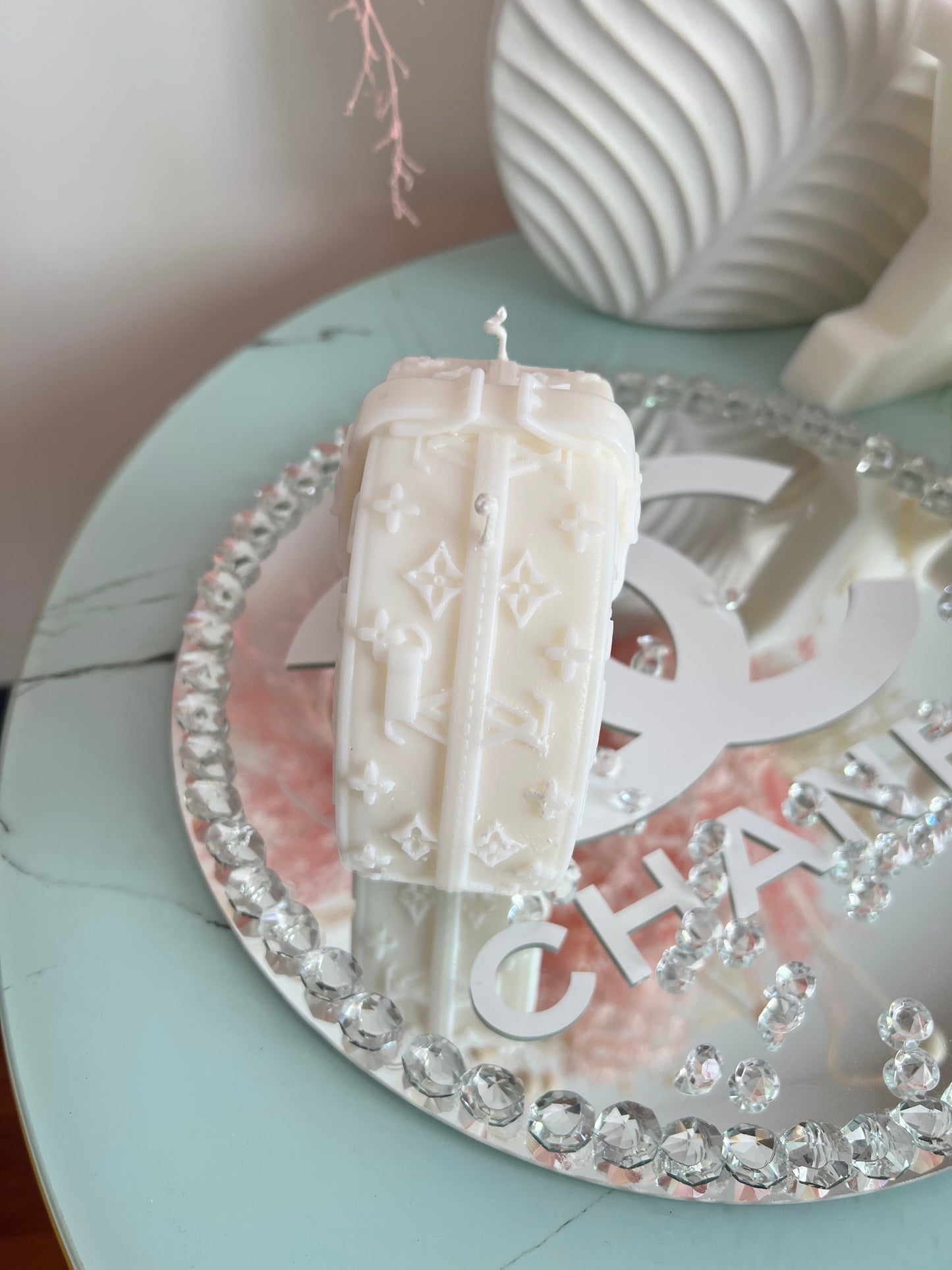 Designer inspired round bag candle